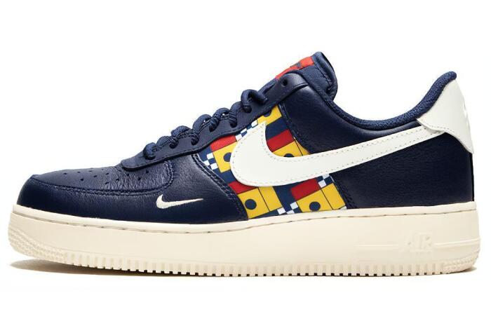 Nike Air Force 1 07 LV8