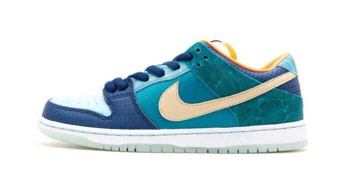 Nike Dunk SB Low MIA Skate Shop