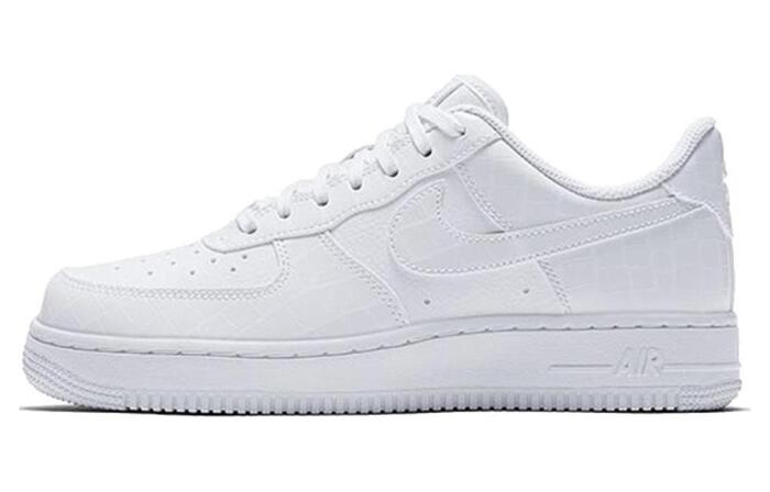 Nike Air Force 1 07 Essential (W)