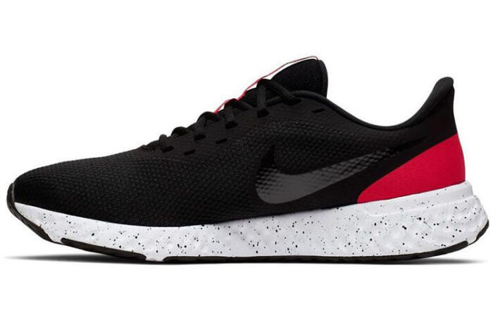 Nike REVOLUTION 5