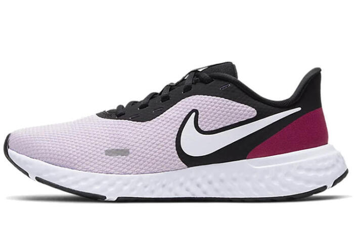 Nike REVOLUTION 5