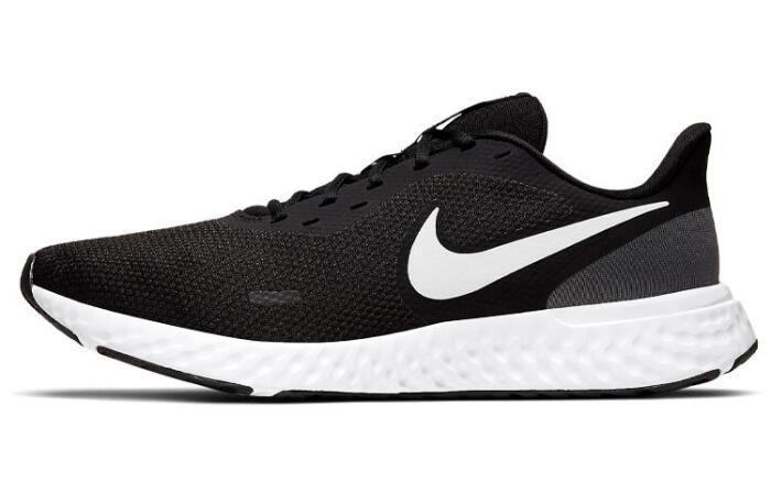 Nike REVOLUTION 5