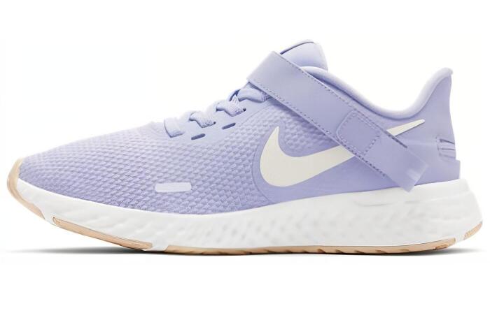 Nike REVOLUTION 5