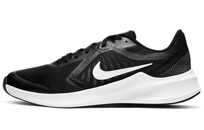 Nike Downshifter 10 Logo