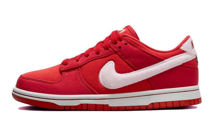 Nike Dunk "Valentine's Day Solemates"