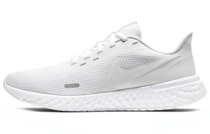 Nike REVOLUTION 5