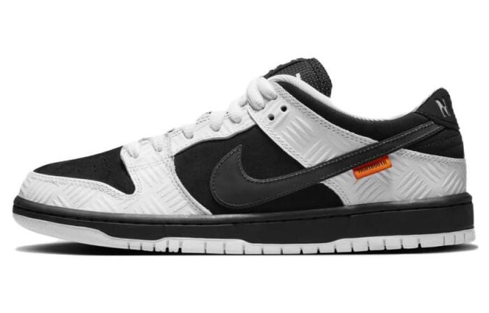 TIGHTBOOTH x Nike Dunk SB Low