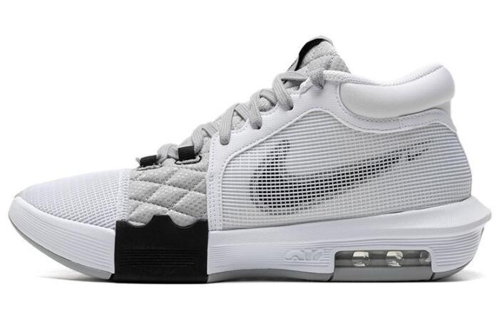 Nike Witness 8