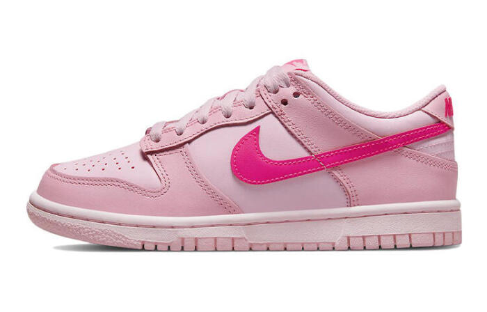 Nike Dunk Triple Pink