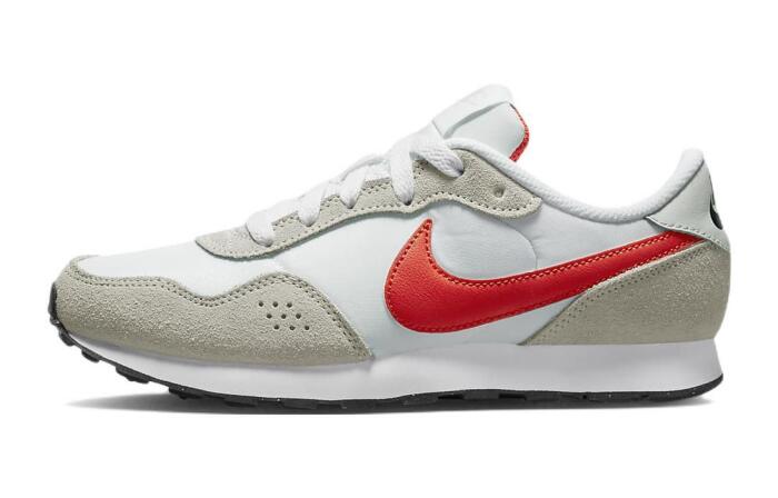 Nike MD Valiant