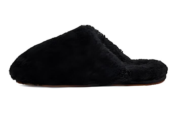 UGG /