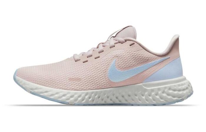 Nike REVOLUTION 5