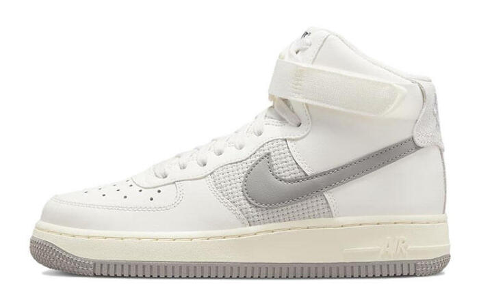 Nike Air Force 1 LE