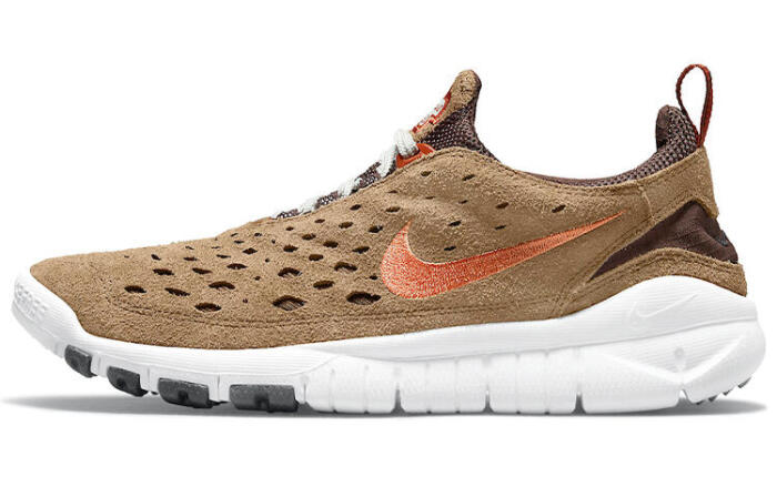 Nike Free Trail Appears in “Dark Riftwood”