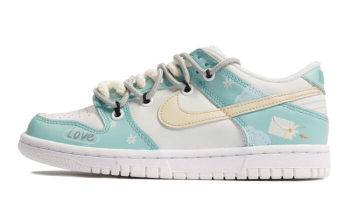 Nike Dunk LOVE